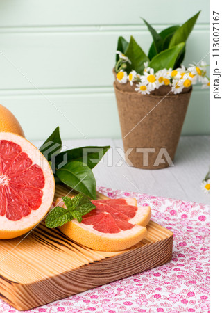 Ripe grapefruit 113007167