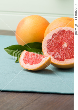 Ripe grapefruit Ripe grapefruit 113007206
