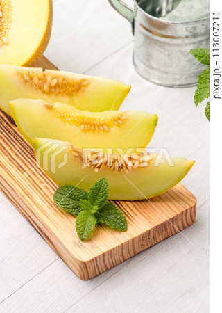 Honeydew melon 113007211
