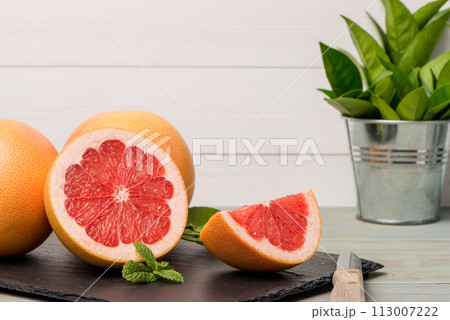 Ripe grapefruit 113007222