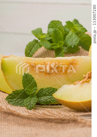 Honeydew melon 113007280