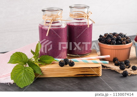 Fresh red fruits smoothie 113007414