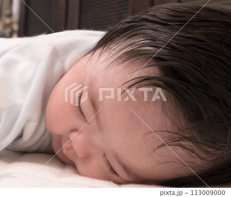 【赤ちゃん　うつぶせ】 113009000