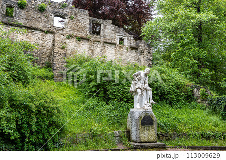 Monument of William Shakespeare at the Public Park on the river Ilm in Weimar, Germany Monument of William Shakespeare at the Public Park on the river Ilm in Weimar, Germany 113009629