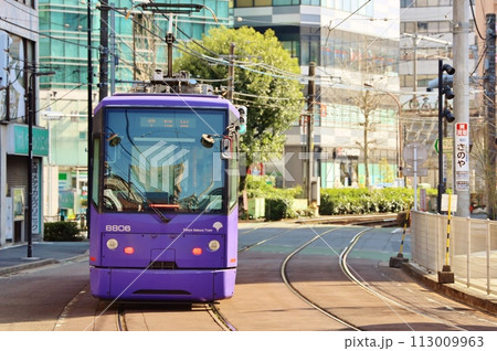 大塚駅前を走る荒川線 113009963