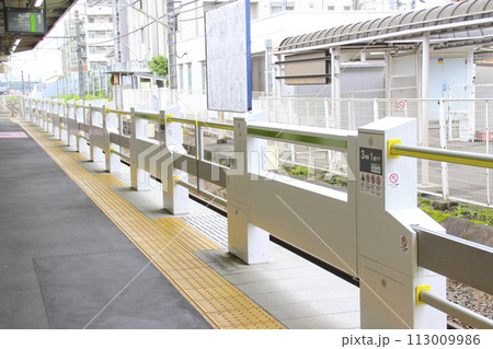 駅のホームドア 113009986