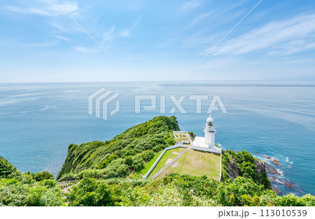 北海道室蘭市 太平洋が見渡せる人気の観光地 夏の地球岬とチキウ岬灯台 北海道室蘭市 太平洋が見渡せる人気の観光地 夏の地球岬とチキウ岬灯台 113010539