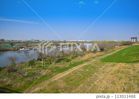 荒川本流 笹目橋付近からの風景 春の風景 荒川本流 笹目橋付近からの風景 春の風景 113011488