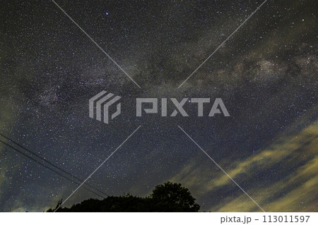 夏の星空 夏の大三角と天の川 夏の星空 夏の大三角と天の川 113011597
