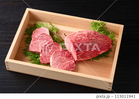 国産黒毛和牛、モモ肉（シンシン） 113011941