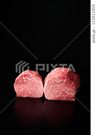 国産黒毛和牛、モモ肉(シンシン) 断面 国産黒毛和牛、モモ肉(シンシン) 断面 113011959