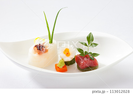 居酒屋さんのメニューにある刺身盛り合わせ画像 居酒屋さんのメニューにある刺身盛り合わせ画像 113012028