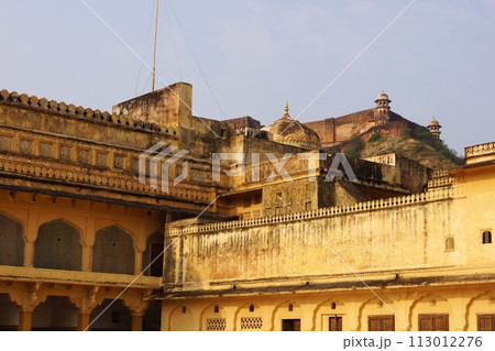 インド ジャイプル郊外 アンベール城の建物 113012276