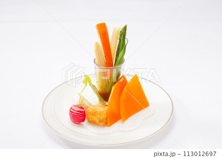 盛り合わせサラダ 野菜スティックのスタジオ写真 盛り合わせサラダ 野菜スティックのスタジオ写真 113012697