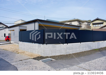 一般住宅の新しいフェンス 一般住宅の新しいフェンス 113014436