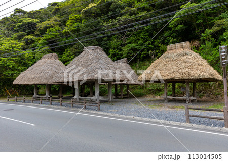 奄美大島　大和浜の群倉 113014505