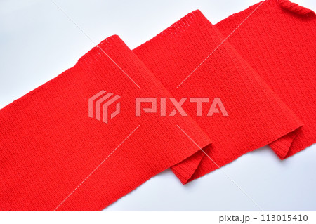 wavy of red wool knitted yarn texture, woolen fabric on white background 113015410