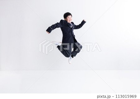 ジャンプする中学生 Middle school students ジャンプする中学生 Middle school students 113015969