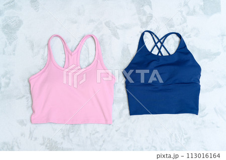 運動始める筋トレ女子の服装選び　女性用ウェア　スポーツウェア　ジム　スポーツブラ 113016164