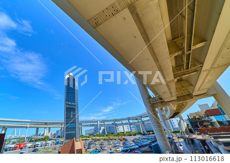 神奈川県横浜市の首都高速道路神奈川5号大黒線の大黒PA 113016618