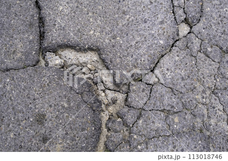 Detail of old and abandoned road in the mountain 113018746