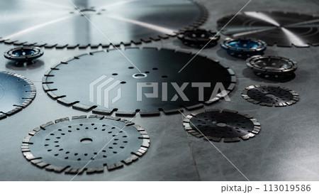 Diamond disks and bowls of different sizes and shapes lie on the table. 113019586