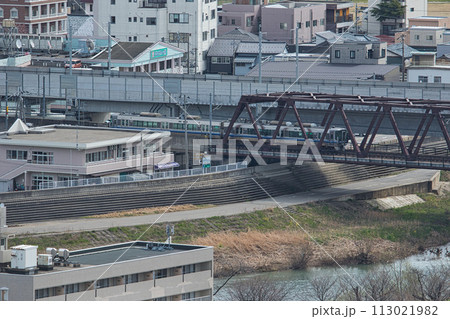 足羽山からのぞむ北陸新幹線 113021982