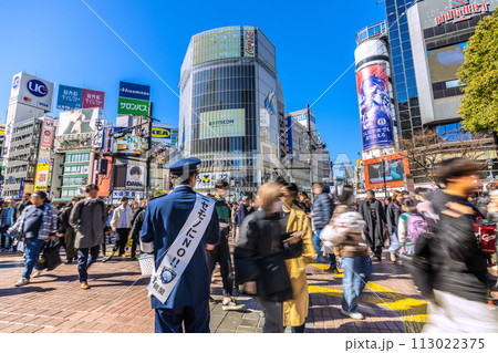 日本の東京都市景観 税関が渋谷駅前・渋谷ハチ公前広場で「ニセモノにNO!!」を呼びかけ…=3月27日 日本の東京都市景観 税関が渋谷駅前・渋谷ハチ公前広場で「ニセモノにNO!!」を呼びかけ…=3月27日 113022375