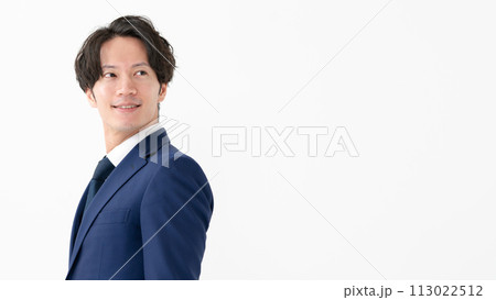 ビジネス 男性 白背景 横向き ビジネス 男性 白背景 横向き 113022512