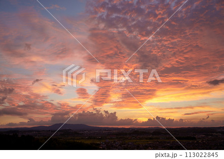 秋の夕景・雲の芸術 113022845