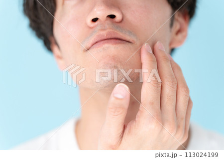 ミドル男性　ヒゲ　ビューティー 113024199