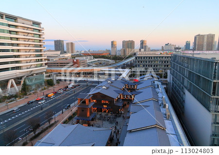 夕焼けに染まる豊洲新市場 夕焼けに染まる豊洲新市場 113024803