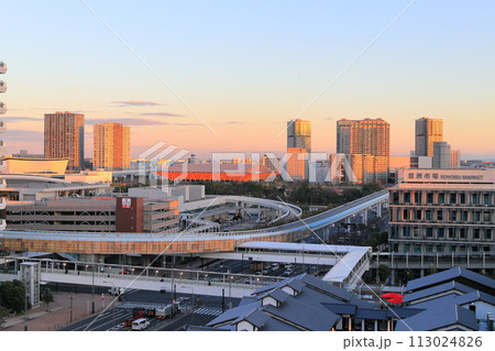 夕焼けに染まる豊洲新市場 113024826
