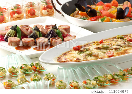 イタリアンビュッフェ・ビュッフェイメージ・ランチビュッフェ 113024975
