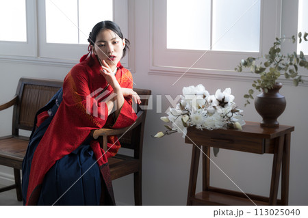 日本の美しい着物、袴のカッコイイ前撮りや記念写真のイメージ アジアンビューティー 日本の美しい着物、袴のカッコイイ前撮りや記念写真のイメージ アジアンビューティー 113025040