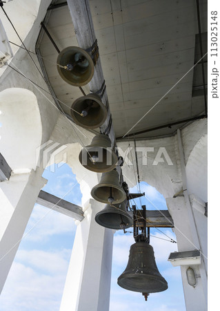 Bells on the belfry of the medieval Spaso-Preobrazhensky Monastery in Yaroslavl, Russia 113025148