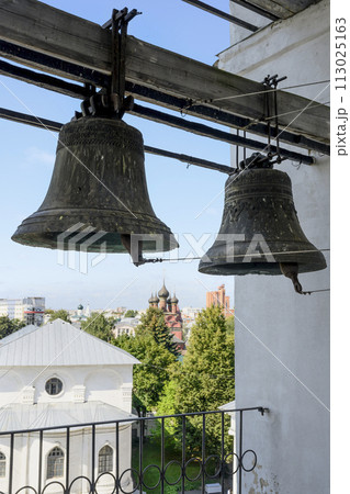 Bells on the belfry of the medieval Spaso-Preobrazhensky Monastery in Yaroslavl, Russia 113025163