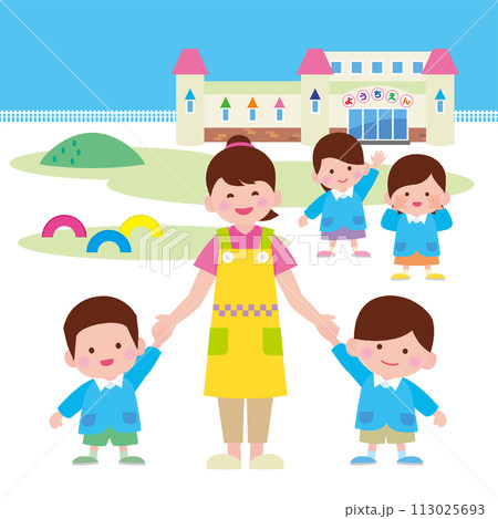 幼稚園で先生と遊ぶスモックを着た園児たち 113025693