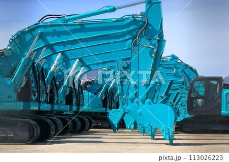 並んだショベルカー 並んだショベルカー 113026223
