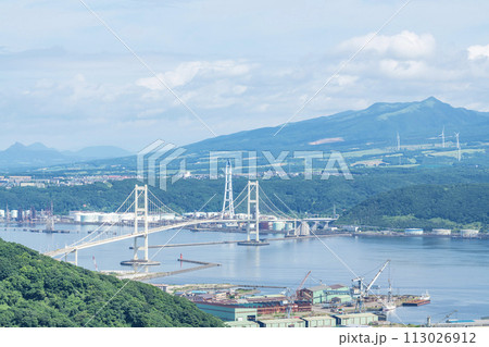 北海道室蘭市 高台から望む夏の室蘭の街並み(白鳥橋周辺) 北海道室蘭市 高台から望む夏の室蘭の街並み(白鳥橋周辺) 113026912