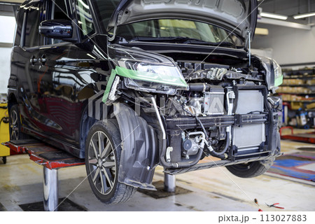 自動車 車 グリル 前面 作業場 整備工場 イメージ 113027883