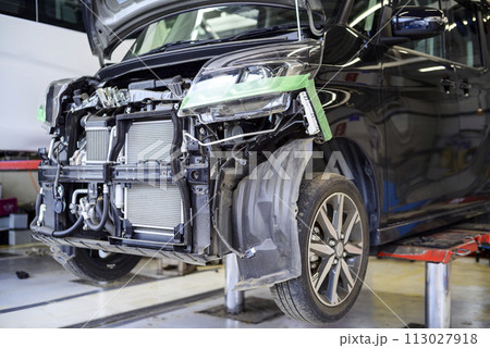 自動車 車 グリル 前面 作業場 整備工場 イメージ 自動車 車 グリル 前面 作業場 整備工場 イメージ 113027918