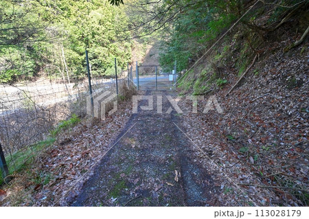 廃止閉鎖された鐘ヶ坂隧道（明治・昭和のトンネル）の様子 113028179