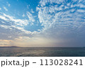 竹富島の風景　西桟橋からの夕焼け 113028241