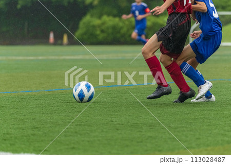 少年サッカー試合風景 113028487