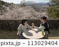 桜の下で腕相撲 桜の下で腕相撲 113029404