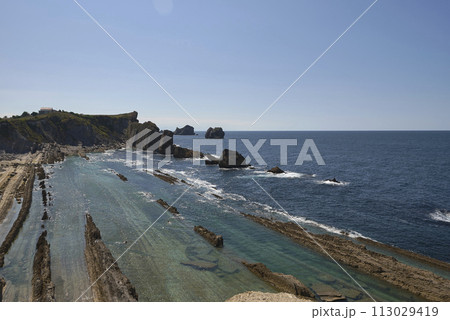 Beach of Liencres, Costa Quebrada, on a sunny day Beach of Liencres, Costa Quebrada, on a sunny day 113029419