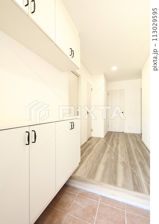 新築住宅 玄関 イメージ 113029595