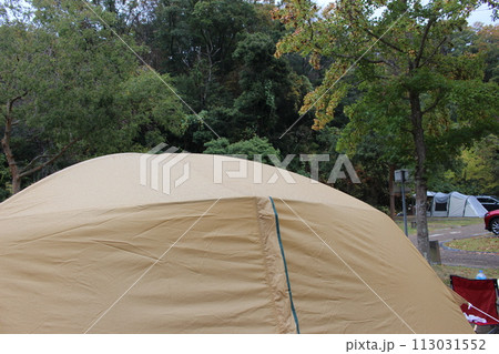 オートキャンプ　自然　テント 113031552