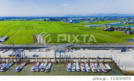 ドローンで撮影した海苔漁船 ドローンで撮影した海苔漁船 113034979